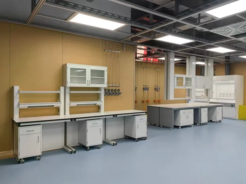 C-Frame Lab Side Bench with reagent rack and suspended wall-mounted cabinet C-Frame Lab Side Bench with reagent rack and suspended wall-mounted cabinet
